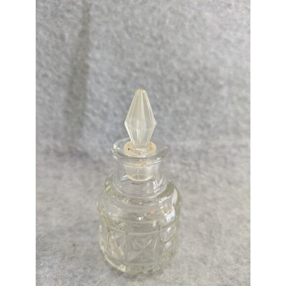 Set Of 2 Vintage Mid Century Clear Glass Bottle Salt Pepper Shaker Lid Stopper - Picture 12 of 15